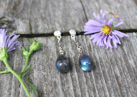 Dewdrop earrings with labradorite