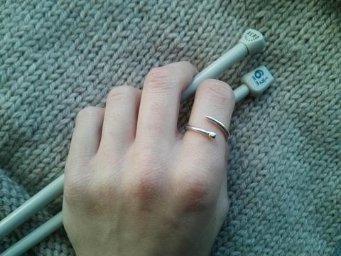 Adjustable Knitting Needle Ring